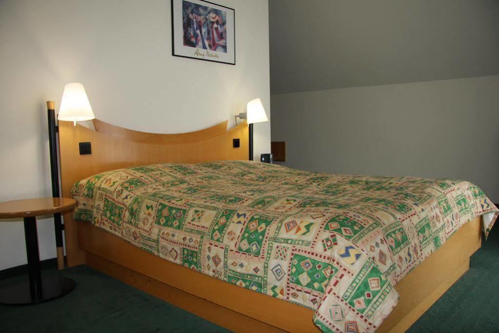 Hotel Gasthof Gruener Wald Hofheim am Taunus Ngoại thất bức ảnh