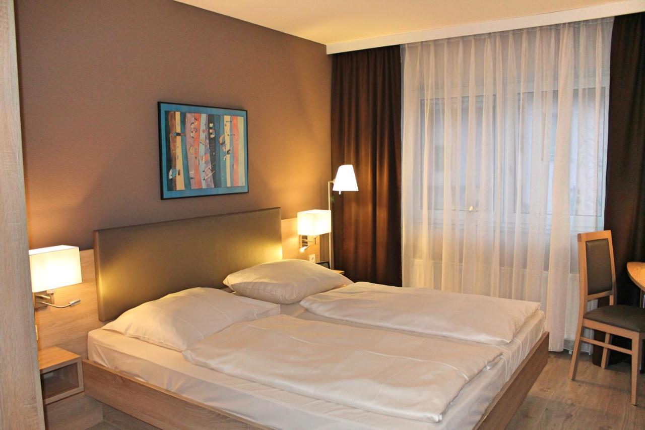 Hotel Gasthof Gruener Wald Hofheim am Taunus Ngoại thất bức ảnh