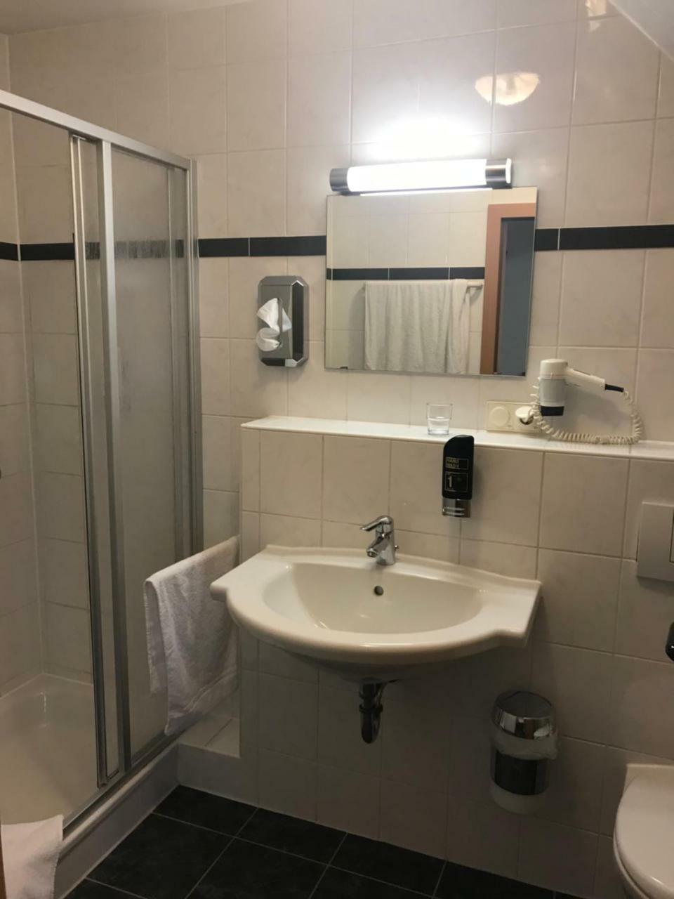 Hotel Gasthof Gruener Wald Hofheim am Taunus Ngoại thất bức ảnh